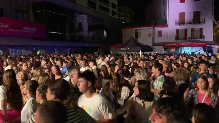 Uztailak 2, azken festa gaua, plaza osoa kalejiran Gozategirekin