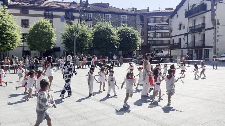 Giro ederrean egin dute sanferminetako entzierroa