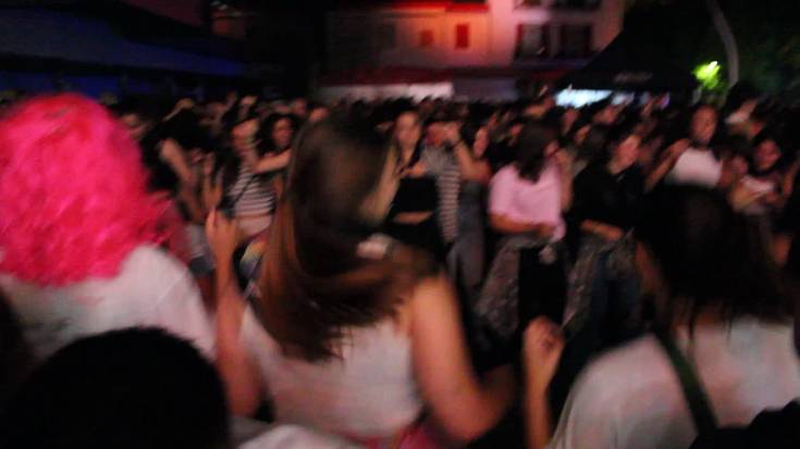 Uztailak 2, azken festa gaua, herritarrak Gozategirekin dantzan