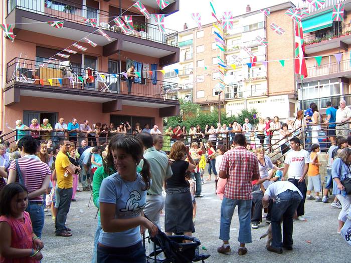 Basaundi bailarara zabalduko da algara