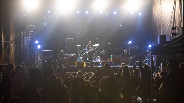 Soziedad Alkoholika taldearen 'Pauso bat' abestia bertsionatu du The Noise Makers-ek